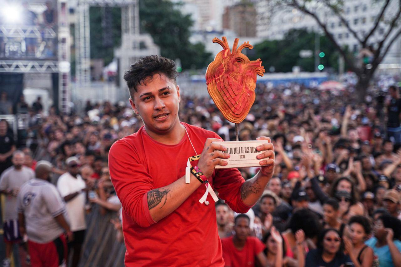 MCharles fez a batalha final com MC Noventa (ES)  diante de 20 mil pessoas em Belo Horizonte