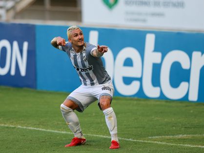 Vina comemora gol marcado pelo Ceará