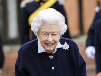 Rainha Elizabeth II maquiada e sorrindo