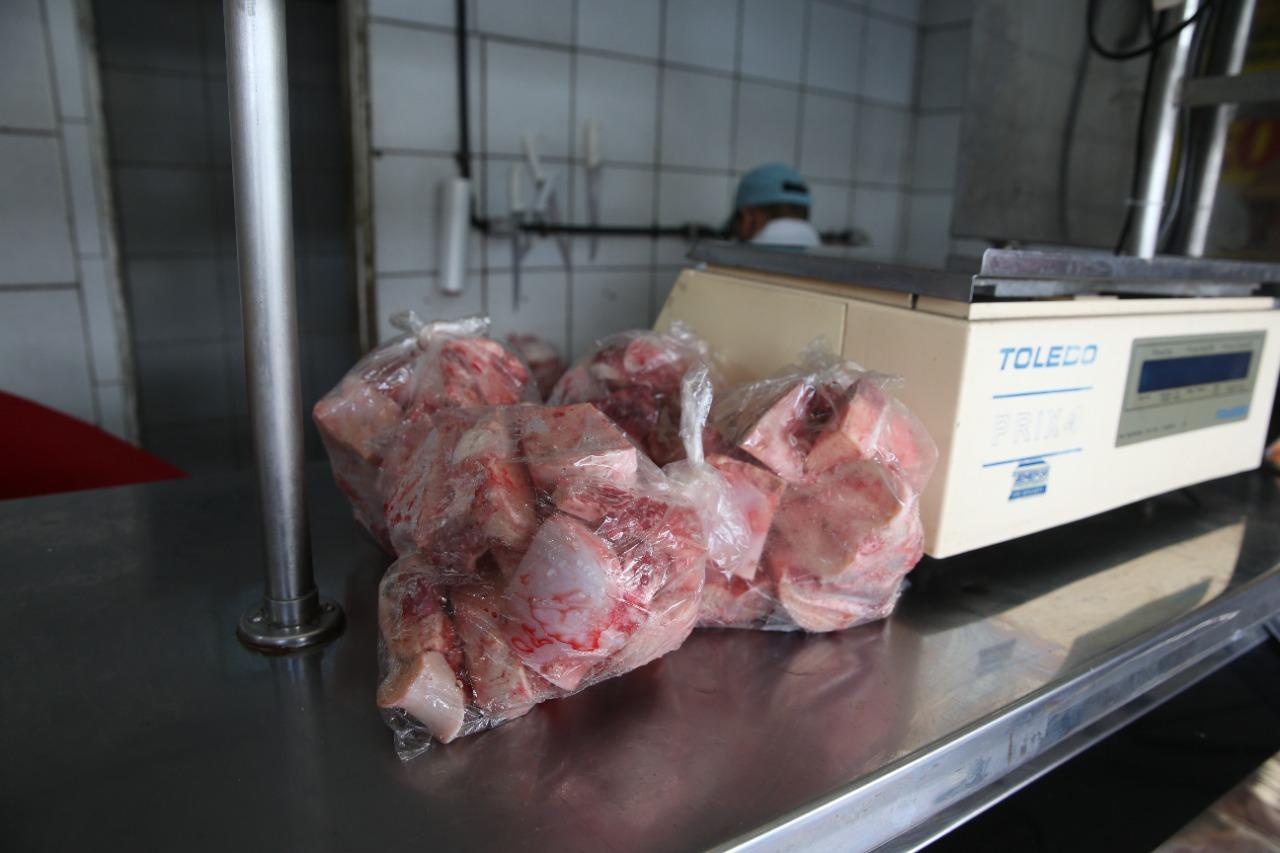 Ossadas e carnes de segunda têm sido a aposta de frigoríficos para manter as vendas.