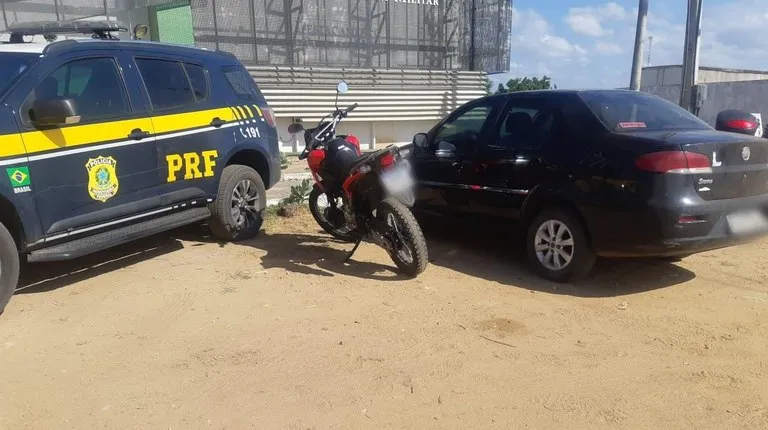 Os dois veículos roubados estavam sendo usados para praticar outros assaltos na região do Chorozinho.
