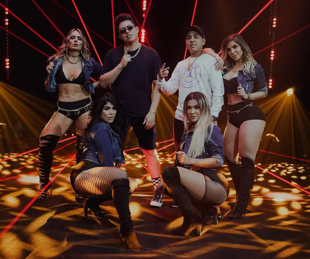 Foto de DJ Guuga e DJ Ivis no clipe  