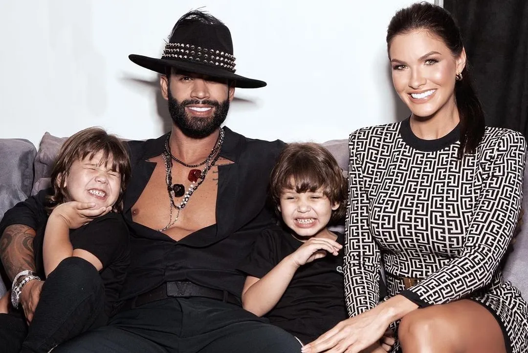 Gusttavo Lima e Andressa publicaram mesma foto em rede social