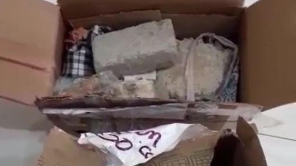 Empresário compra roupas pela internet e recebe caixas com pedras em Camocim, no interior do Ceará