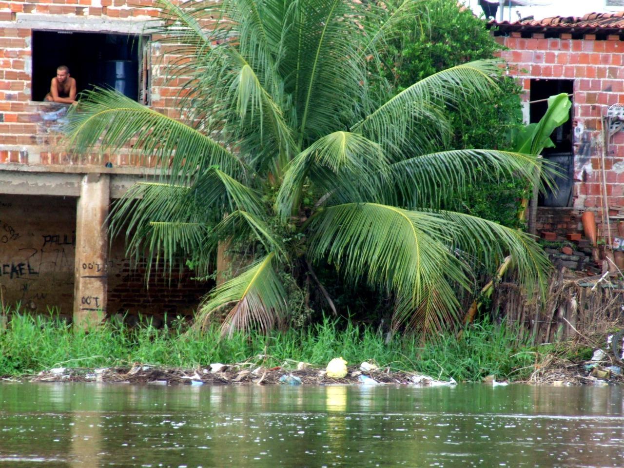 Cheia de 2009 - Rio Jaguaribe cheio de água e de lixo-limoeiro