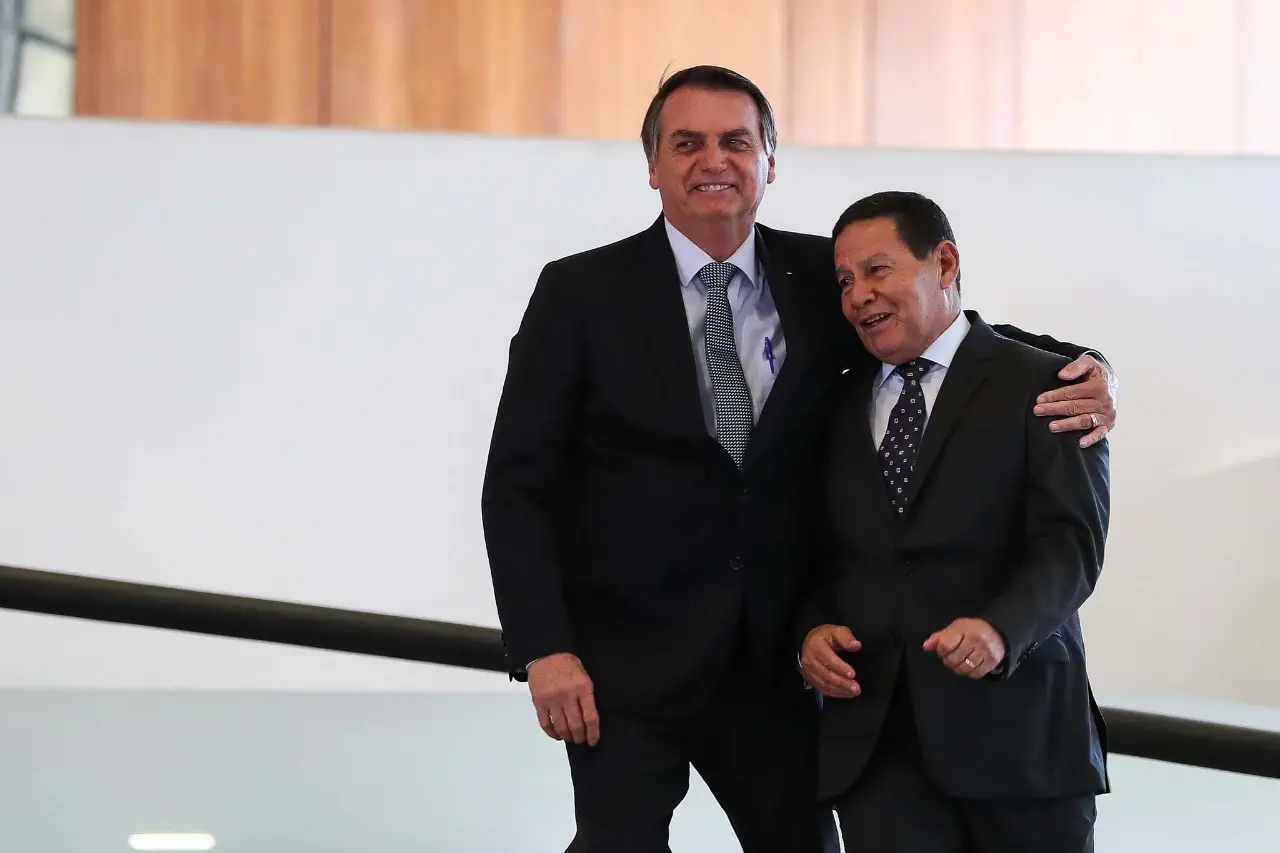 Presidente Jair Bolsonaro e do vice Hamilton Mourão