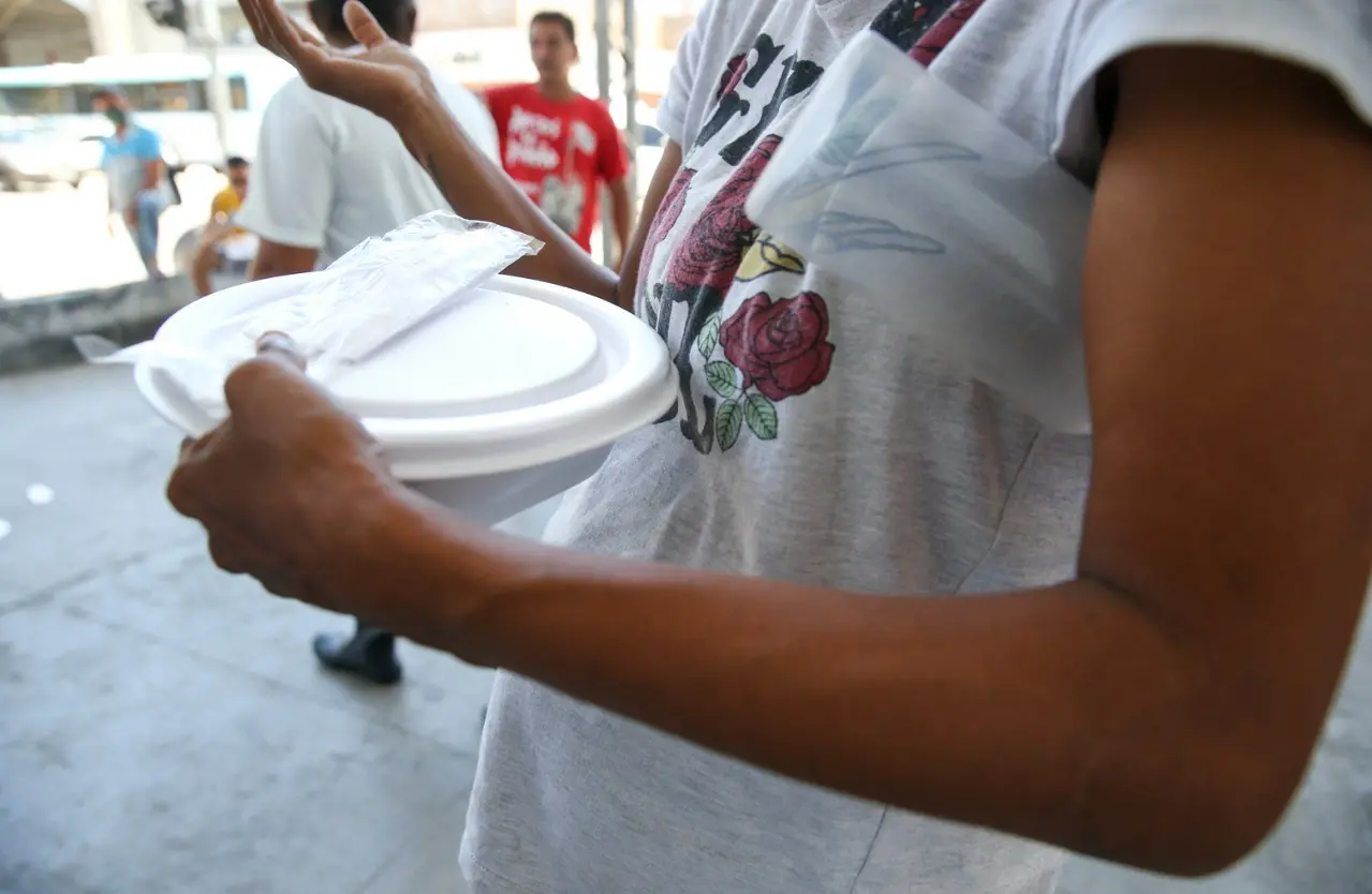 Mulher em situação de rua em Fortaleza