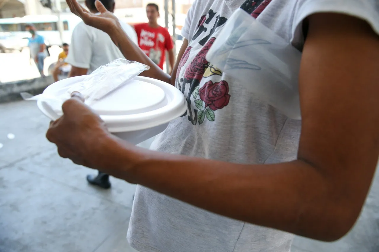 Ana* vive na rua há seis meses, desde que perdeu a mãe, a casa e o emprego