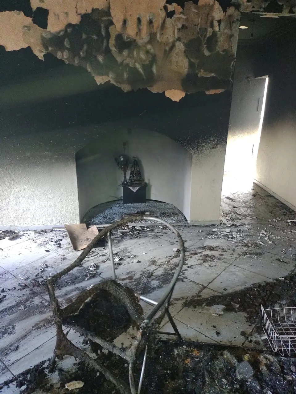 Santa no meio das cinzas