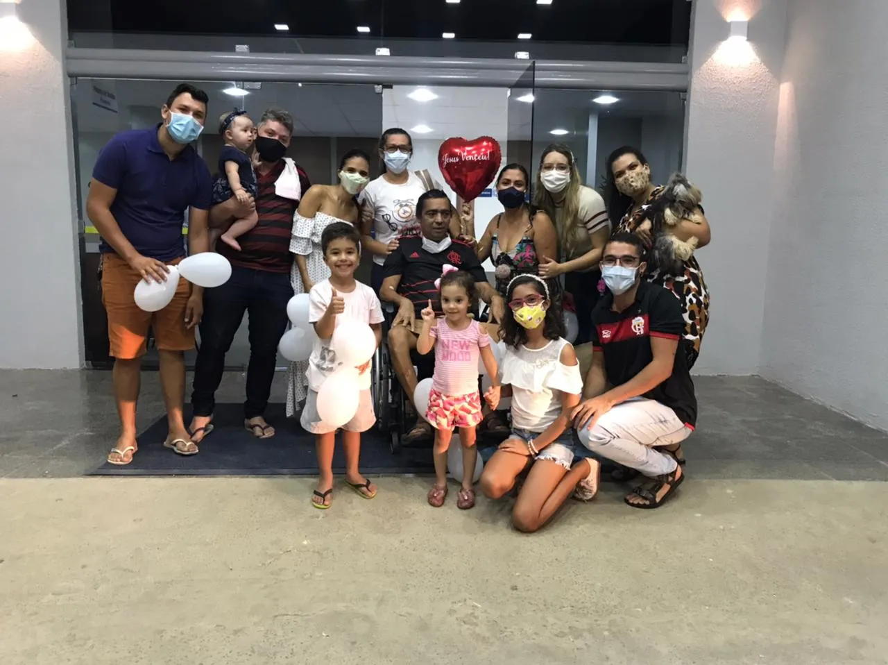 Após 27 dias internado, Adriano recebeu alta médica: 