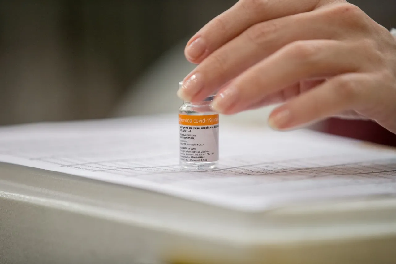 O Ministério da Saúde reforça “a importância da segunda dose para garantir a máxima proteção dos brasileiros, principalmente, contra as novas variantes