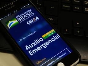 tela de celular com o aplicativo referente ao Auxílio Emergencial