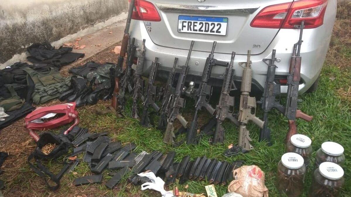 Armas expostas pela polícia