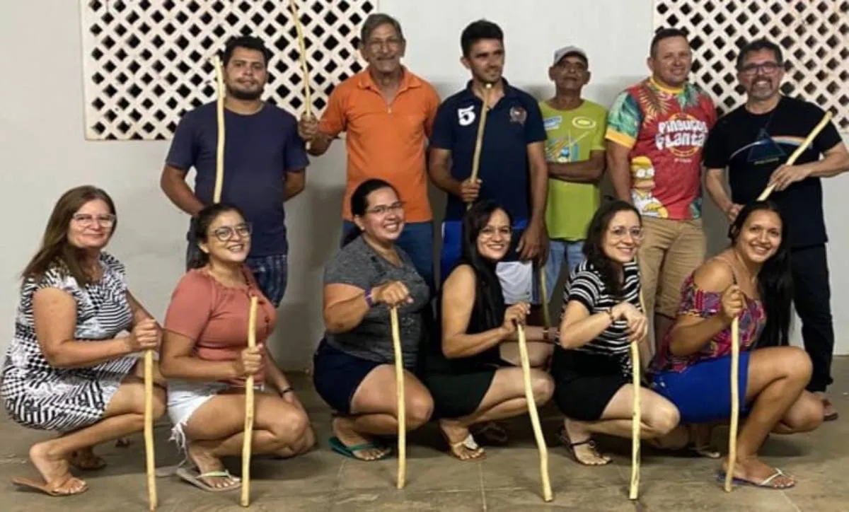 O grupo é capitaneado pela professora Lindinalva Maia, liderança da comunidade e agora coordenadora do Grupo Maneiro-Pau Mestre Luiz Estêvão