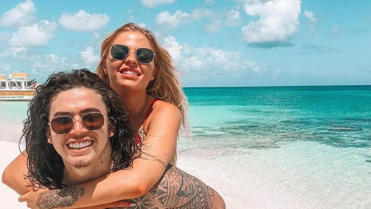 Whindersson Nunes e Luisa Sonza na praia