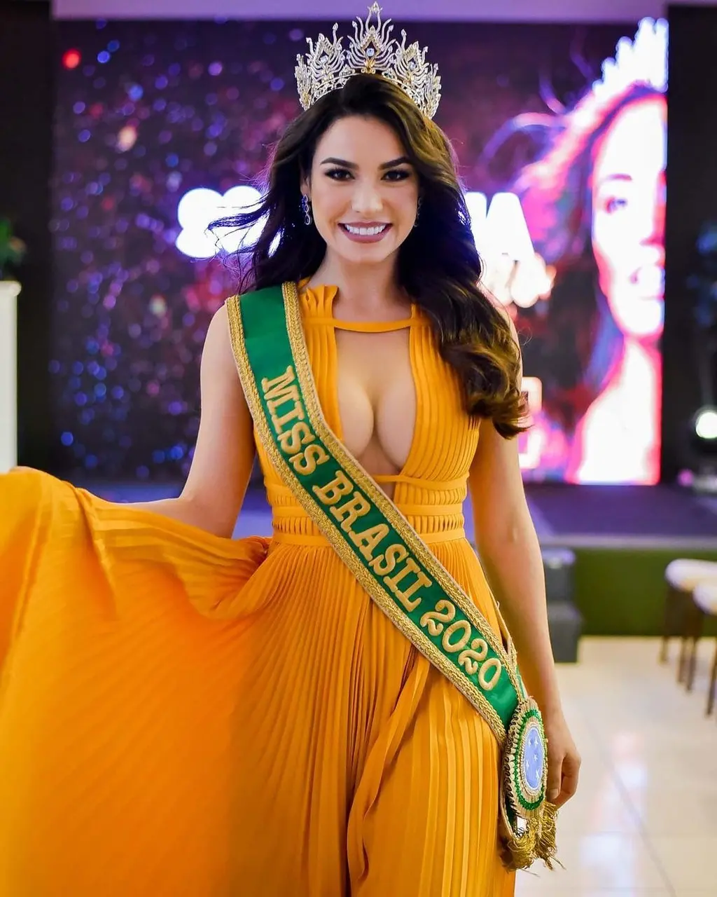 Julia Gama, 28, é natural de Porto Alegre (RS).