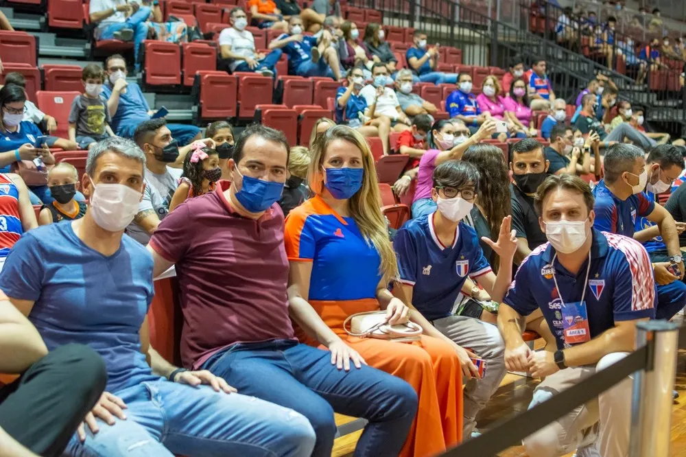 Vojvoda assistiu ao jogo com a família do presidente Marcelo Paz no CFO