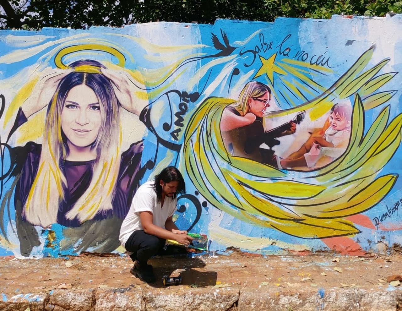 Artista pinta muro de 150 metros em homenagem aos 35 anos de
