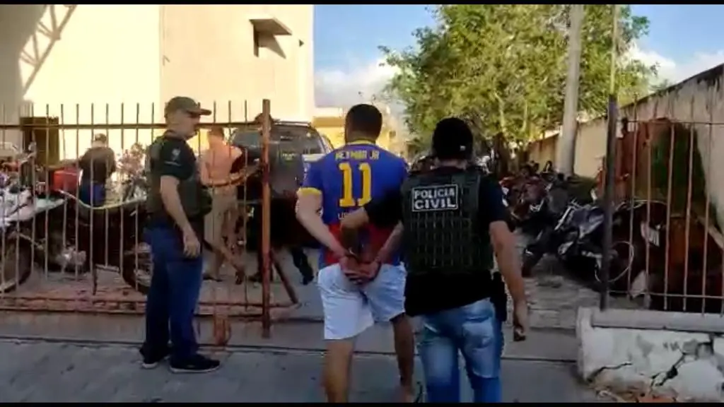 Três suspeitos foram presos em Groaíras, enquanto o líder do grupo criminoso foi capturado em Fortaleza