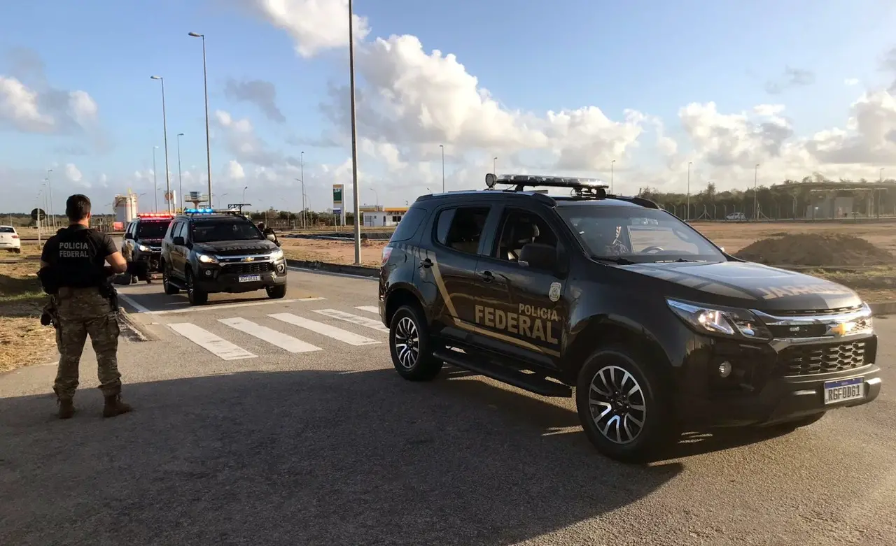 A Polícia Federal realizou nas primeiras horas da manhã desta quarta-feira (10) a extradição do mexicano para os Estados Unidos