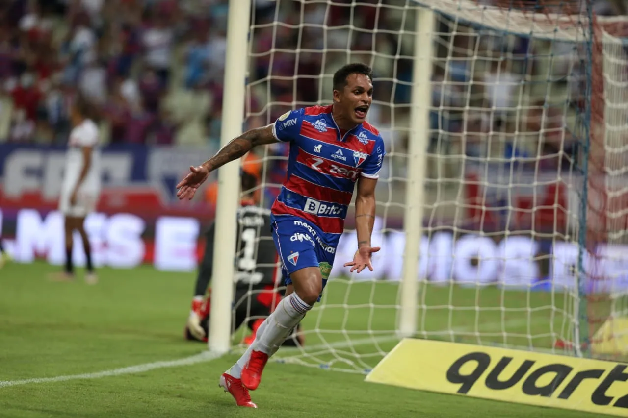 Robson fez o gol do Leão, abrindo o placar no começo do 2º tempo, em bela jogada de Depietri
