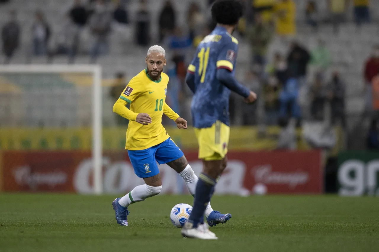 O atacante Neymar criou boas chances para a Seleção Brasileira, como em cobrança de falta defendida por Ospina e deu o passe para o gol de Paquetá