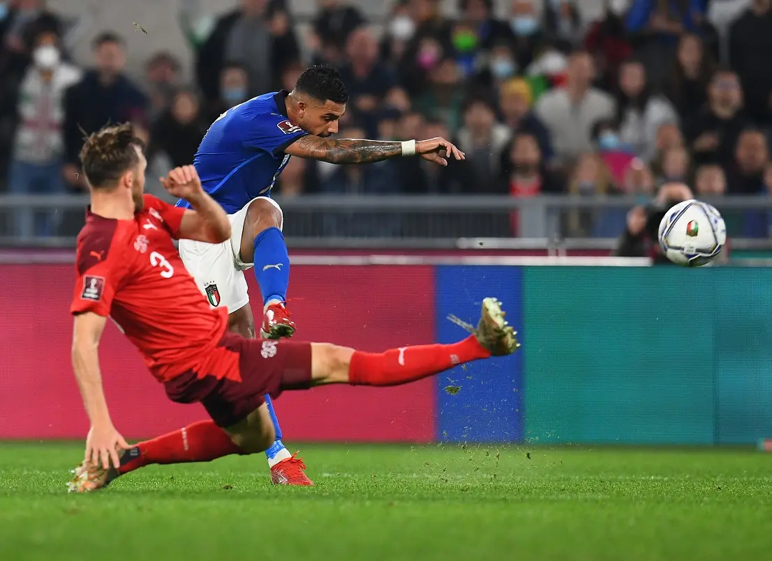 Imagem da notícia: Itália e Suíça empatam em 1 a 1 e vaga direta para a Copa será decidida na última rodada