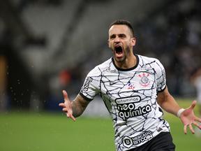 Renato Augusto comemora gol pelo Corinthians