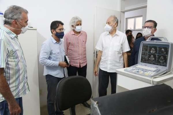 Comitiva de gestores e assessores parlamentares visita as instalações do Hospital Veterinário.