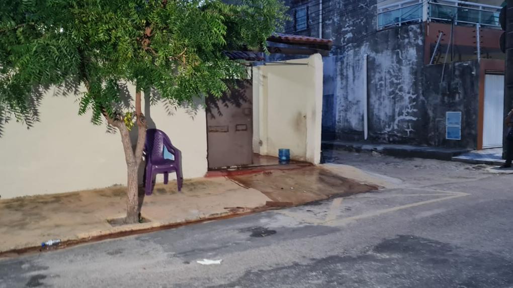 Casa em que mulher foi achada morta no bairro José Bonifácio