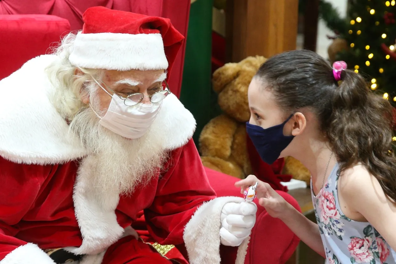 Para Marcos Leite, Papai Noel com barba e cabelo de verdade ajuda a manter a magia em torno do personagem.