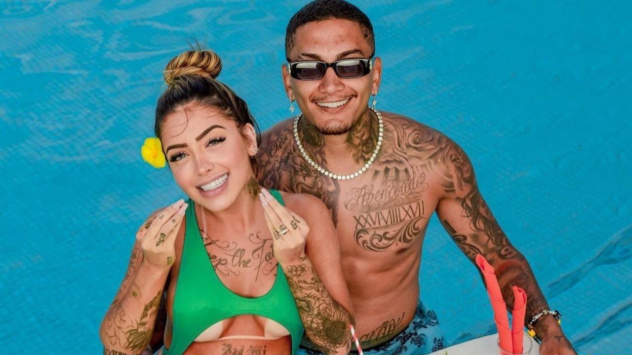 Mirella e Dynho em piscina