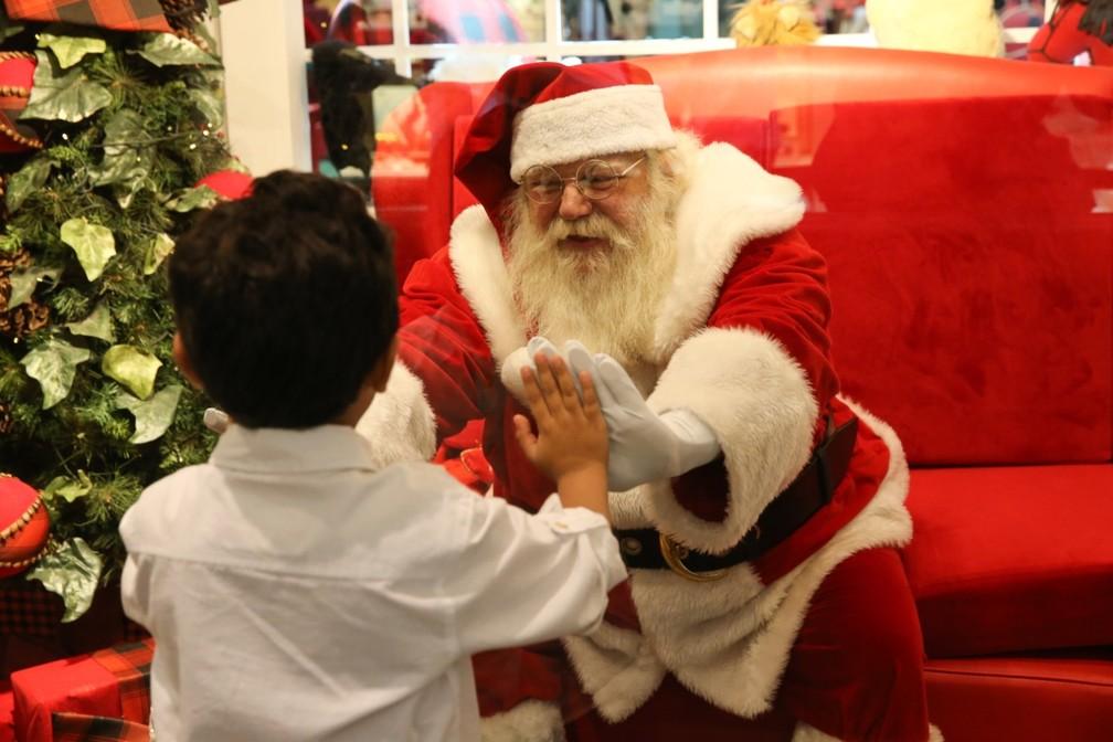 Papai Noel deixa home office e deve faturar até R$ 12 mil na noite de Natal  com visitas a famílias - Negócios - Diário do Nordeste