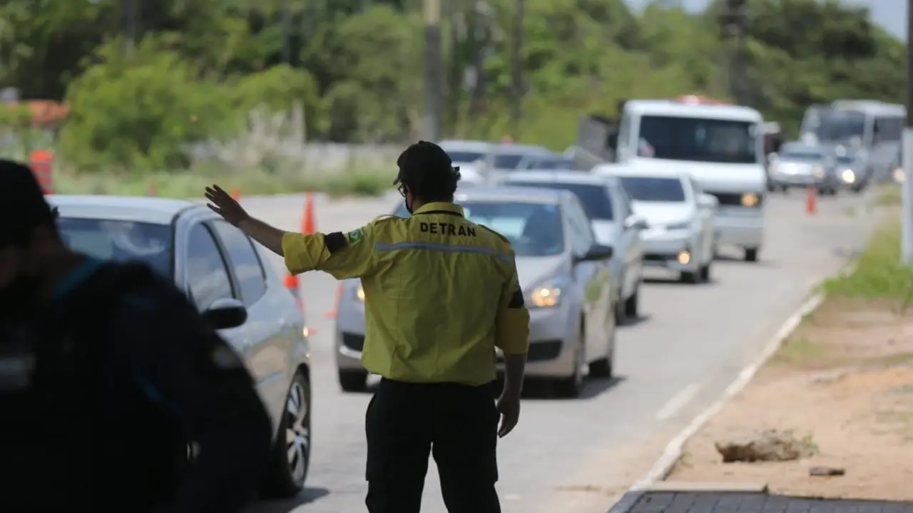 Imagem da notícia  Lei sancionada por Bolsonaro cancela guincho em blitz e dá 15 dias para motorista regularizar carro