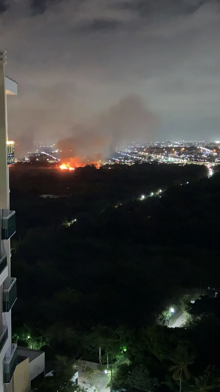 Fumaça é vista de diversos bairros