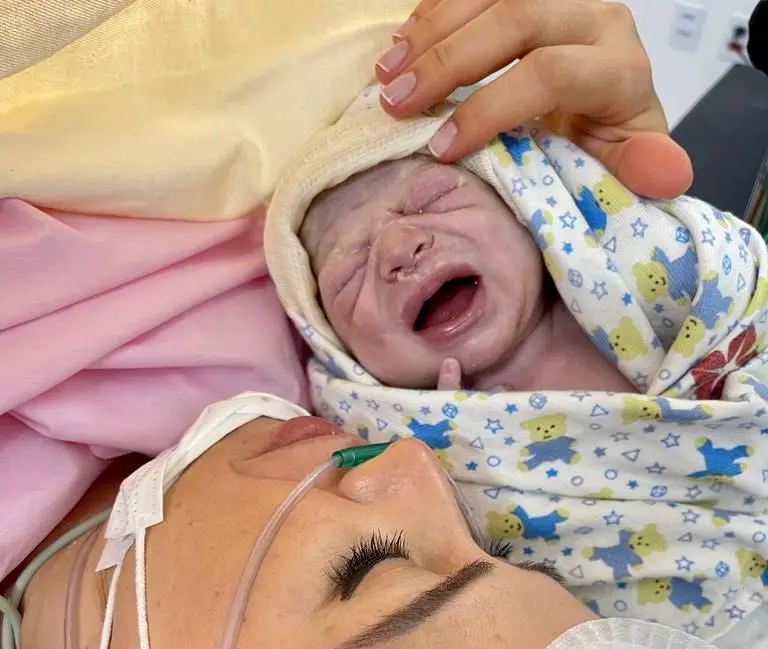 José ao lado da mãe Onélia Leite Santana