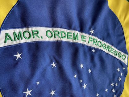 Bandeira do Brasil com as palavras Amor, Ordem e Progresso