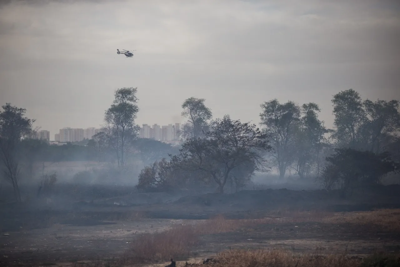 Com uso de drones, foi possível identificar 12 focos de fogo espalhados pelo Parque.