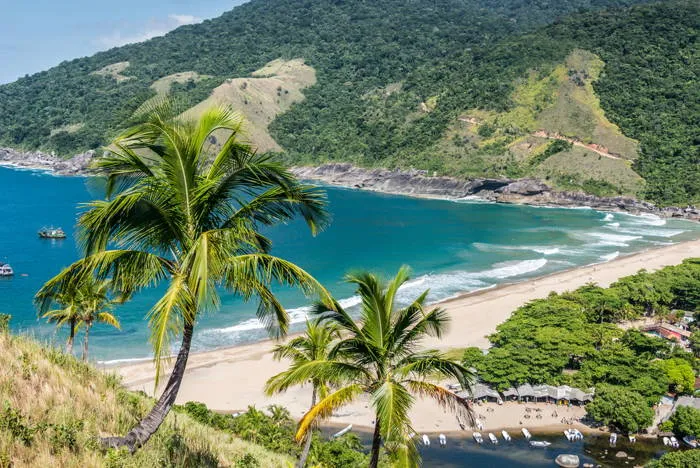 Em Ilhabela, no litoral norte São Paulo, a tarifa é cobrada por veículo, conforme lei distrital.