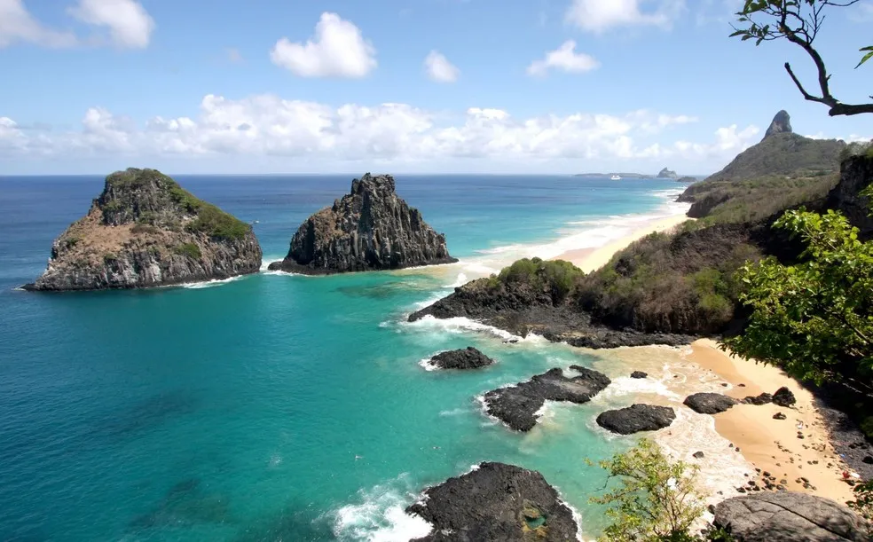 Fernando de Noronha é um dos principais destinos naturais do Brasil