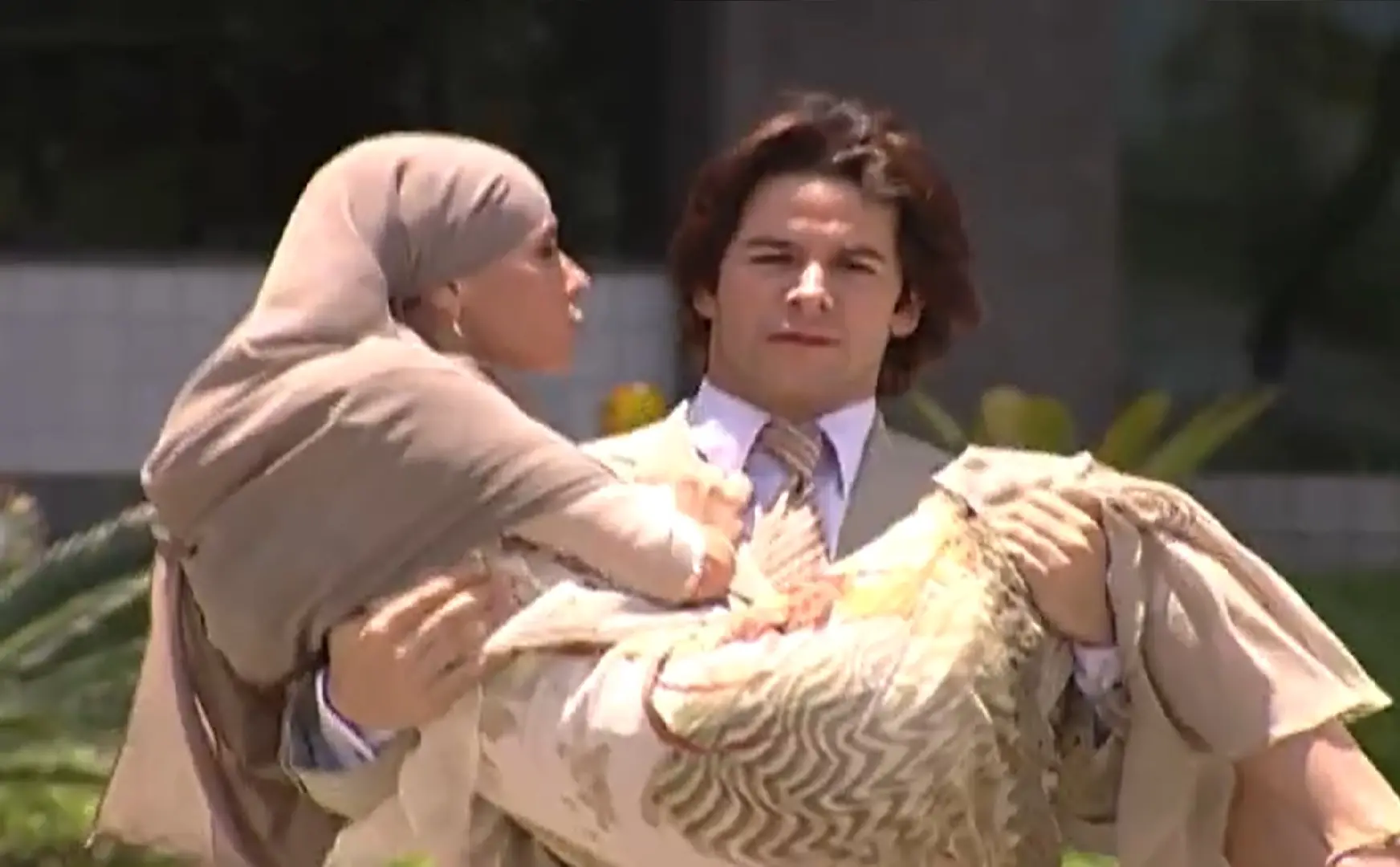 Lucas tem encontro com Jade