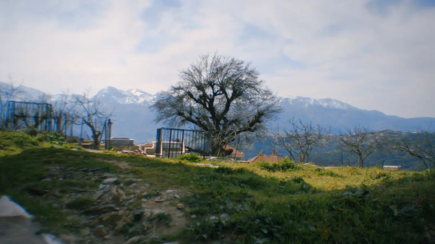 O contraste do mar de Fortaleza com as rochas de Tagmut Azuz