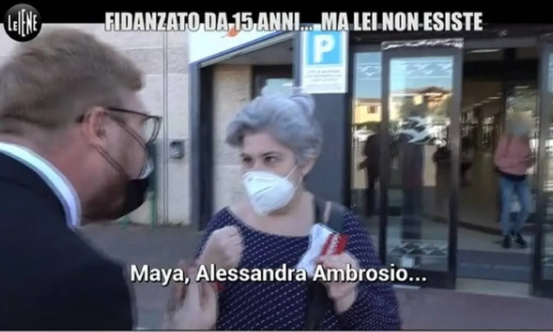 Identificada como Manuela, a mulher teria apresentando a namorada falsa ao atleta