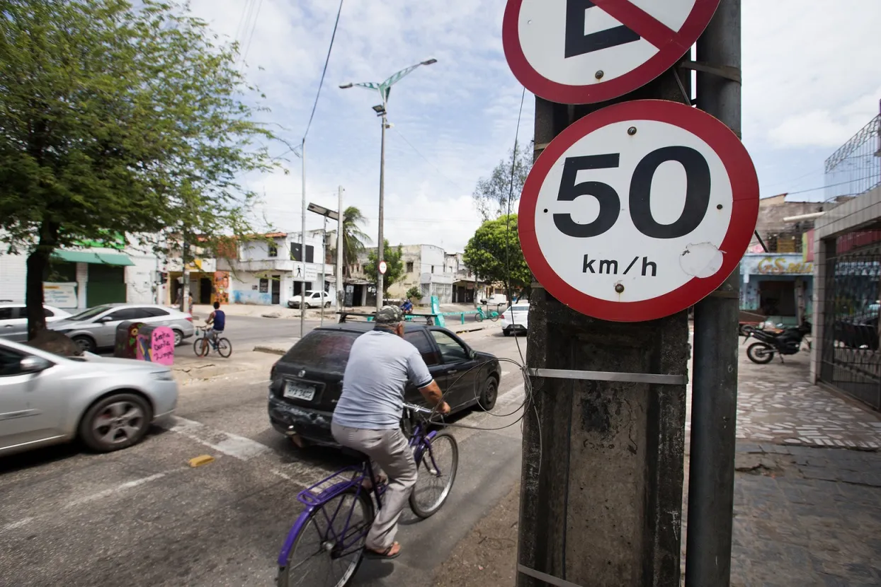 Na Leste-Oeste, redução tenta minimizar riscos de acidentes entre veículos e usuários mais vulneráveis, como ciclistas.