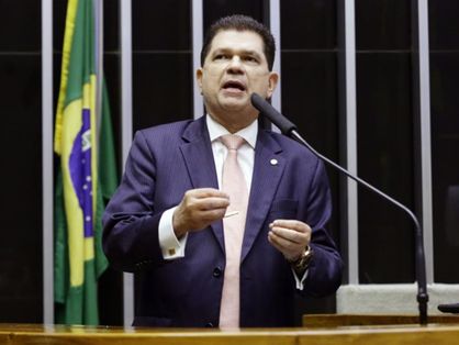 Deputado federal Mauro Filho no plenário da Câmara dos Deputados
