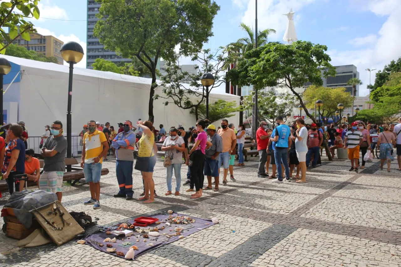 Na Praça do Ferreira, consumidores enfrentaram longa fila para renegociar as dívidas