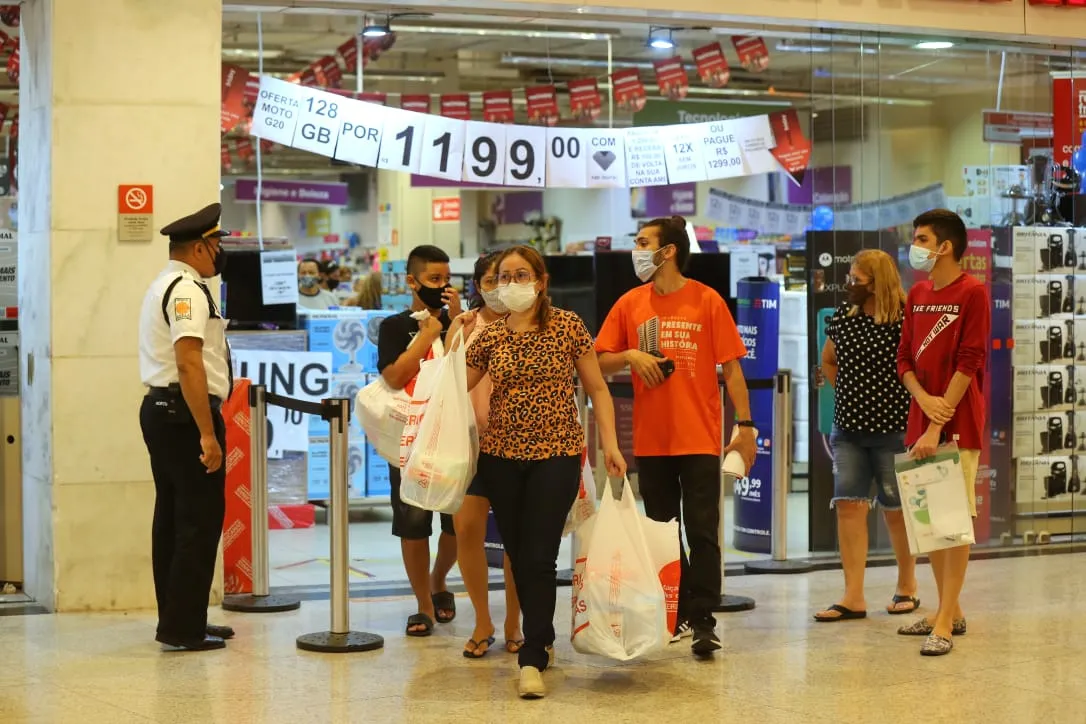 Consumidores aproveitam ofertas em artigos de higiene