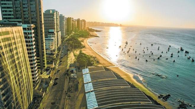 Imagem aérea da Praia de Iracema, em Fortaleza, no Ceará