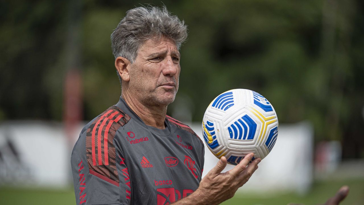 Renato Gaúcho comandando treinamento do Flamengo