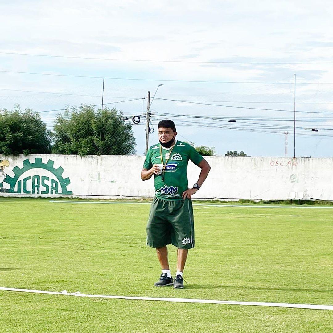 Técnico Flávio Araújo, do Icasa em treino da equipe